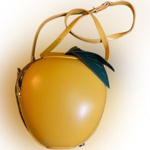 Novelty handbag not really for sure if it’s a lemon or an apple super cute
